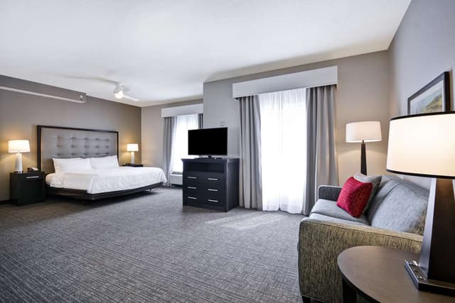 1KING HEARING ACCESSIBLE STUDIO SUITE NOSMOK
