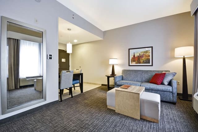 1 KING BED STUDIO SUITE NONSMOKING