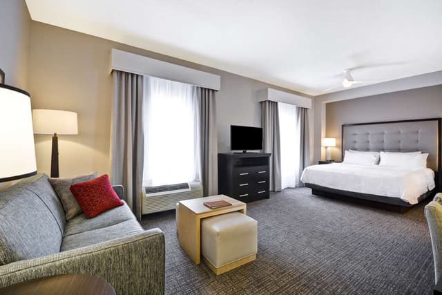 1 KING BED STUDIO SUITE NONSMOKING
