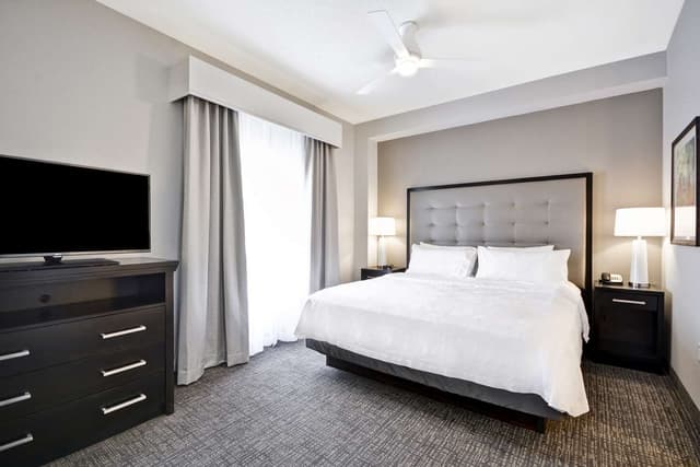 1 KING BED STUDIO SUITE NONSMOKING