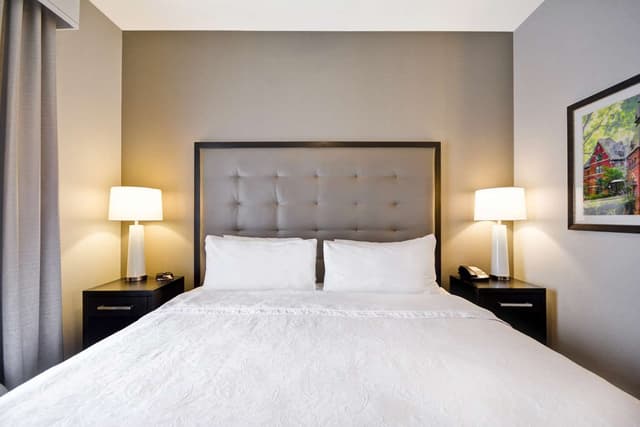 1 KING BED 1 BEDROOM SUITE NONSMOKING