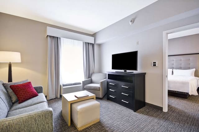 1 KING BED 1 BEDROOM SUITE NONSMOKING