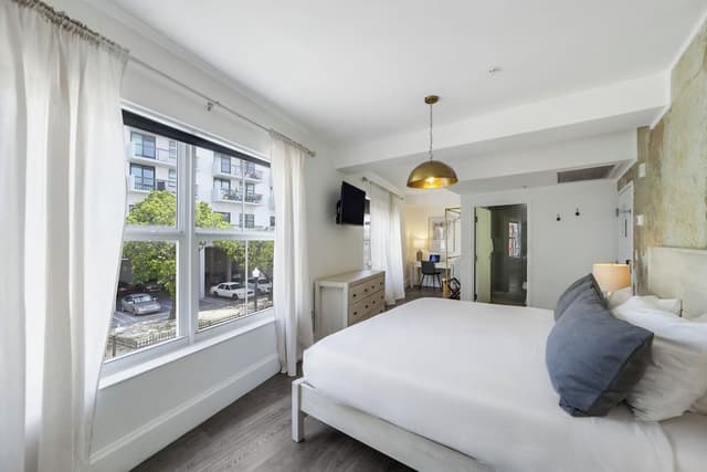 Suite, 1 King Bed (Self check-in)