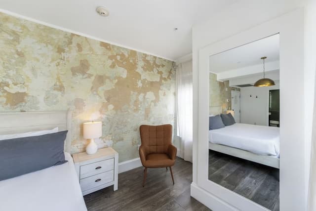 Suite, 1 King Bed (Self check-in)