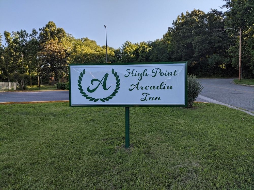 Knights Inn High Point3