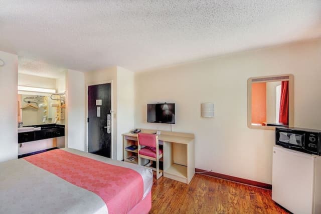 Standard Room, 1 Queen Bed, Smoking