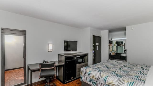 Standard Room, 1 King Bed, Accessible, Non Smoking