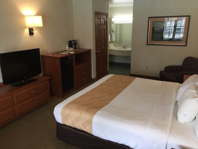 Standard Room, 1 King Bed, Non Smoking