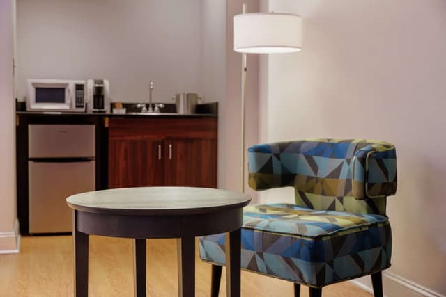 1 KING STUDIO SUITE