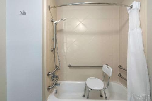 1 King Bed, Mobility/Hearing Accessible Room, Bathtub w/ Grab Bars, Non-Smoking