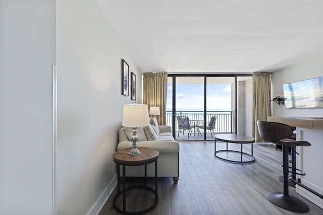 Signature Condo, 1 Bedroom, Balcony, Beachside