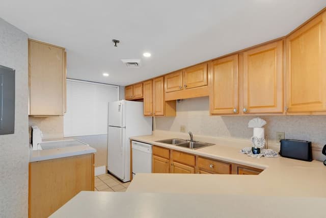 Family Penthouse, 2 Bedrooms, Balcony, Beachside