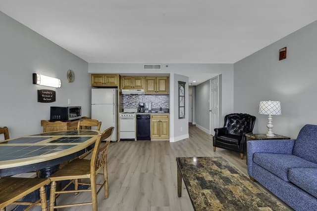 Family Condo, 1 Bedroom, Balcony, Beachside