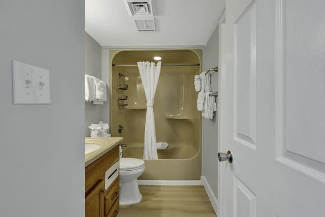 Family Condo, 1 Bedroom, Balcony, Beachside