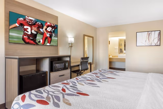 Deluxe Room, 1 King Bed (Smoke Free)