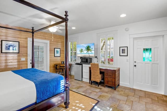 Deluxe King Island Room
