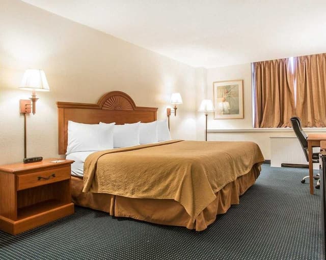Single King Bedroom