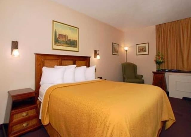 Single King Bedroom