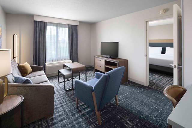 1 KING BED 1 BEDROOM SUITE NONSMOKING