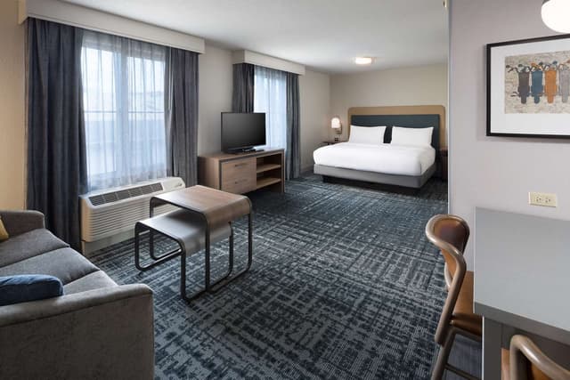 1 KING BED STUDIO SUITE NONSMOKING