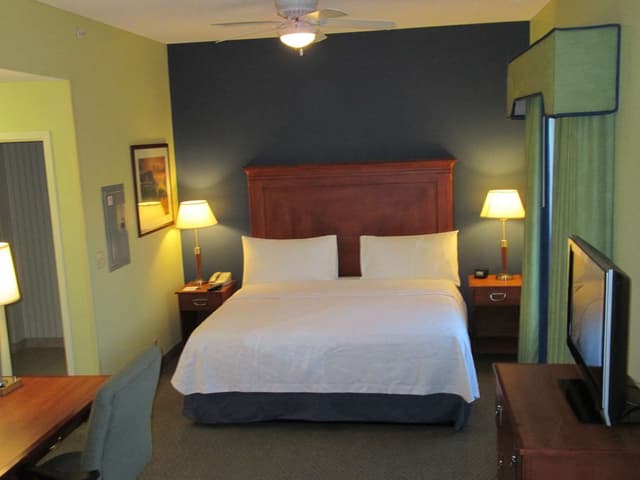 1 KING BED STUDIO SUITE NONSMOKING