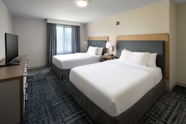 2 QUEEN BEDS 1 BEDROOM SUITE NONSMOKING