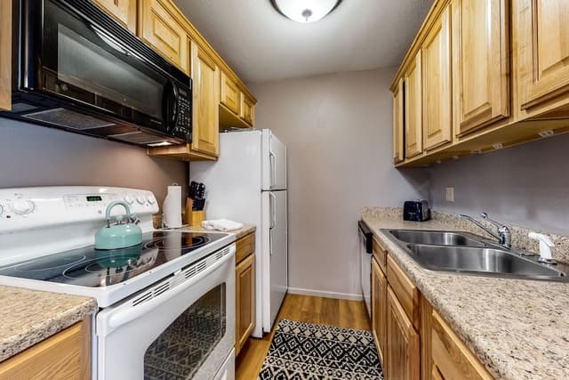 Condo, 2 Bedrooms