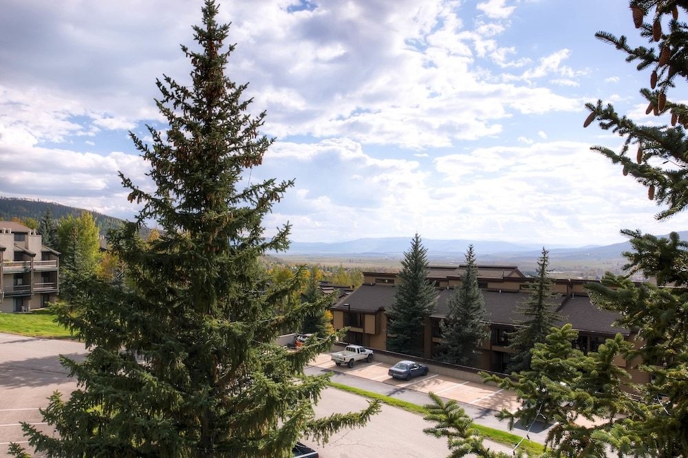 Ski Inn Condominiums3