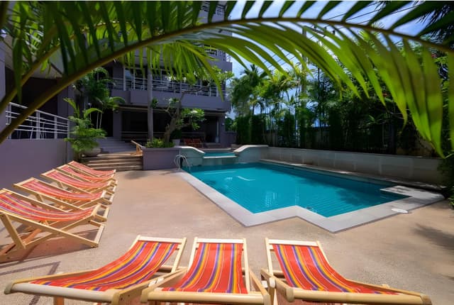 Deluxe King Pool View