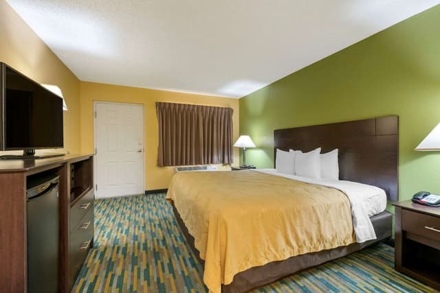 1 King Bed, Suite, Nonsmoking