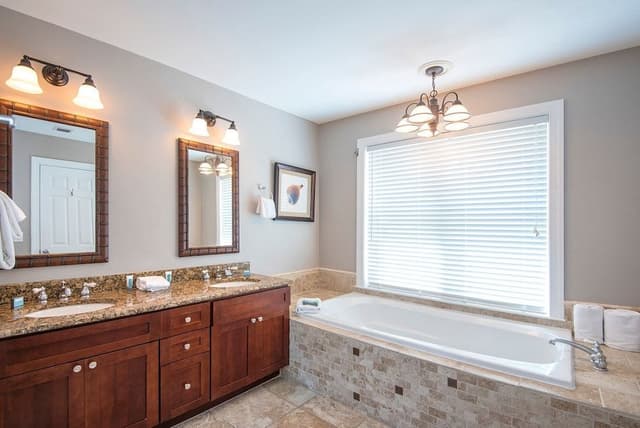 4 Bedroom Home with Pool