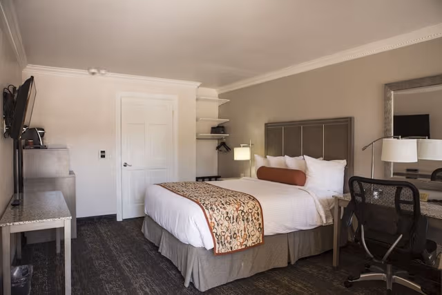 Basic Room, 1 Queen Bed, Mobility Accessible