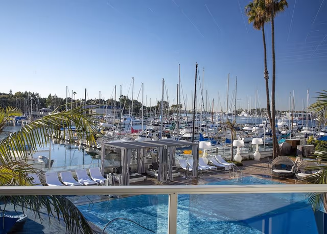 Deluxe Room, 1 King Bed, Balcony, Marina View