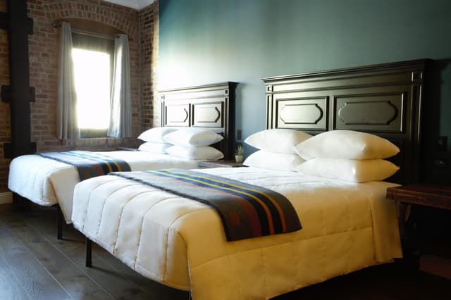 Junior Suite 2 Queen Beds