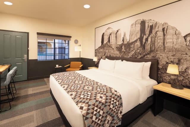 Traditional Room, 1 King Bed