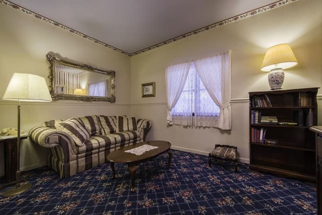 Superior Suite, 1 King Bed, Kitchenette