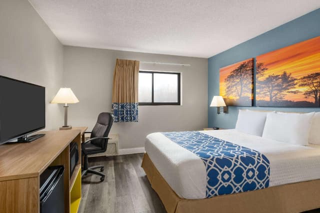 Accessible Queen Bed Room