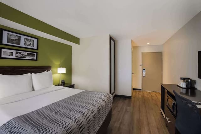 Standard Room, 1 Queen Bed, Accessible, Refrigerator & Microwave