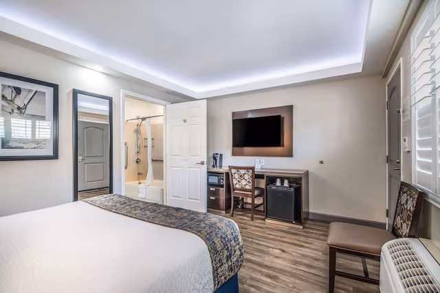 Room, 1 Queen Bed, Mobility Accessible