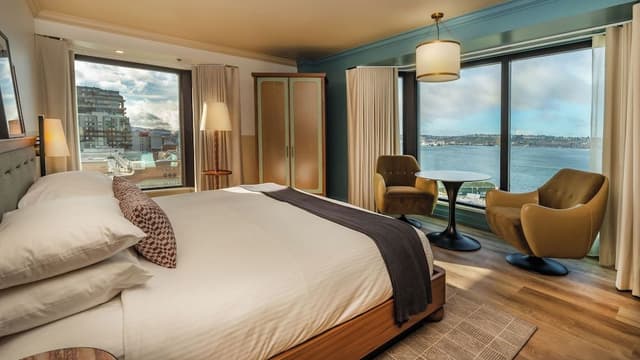 Premium Room, 1 King Bed, Bay View