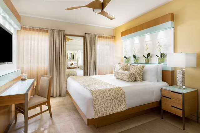 Luxury Two Bedroom Garden View Flat Suite