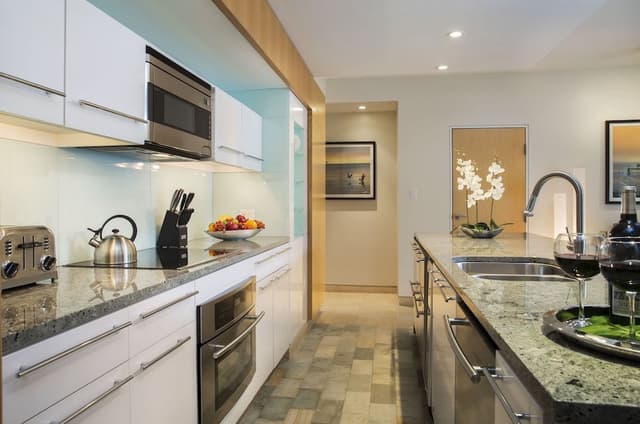 Luxury 2 Bedroom Poolview Flat Suite