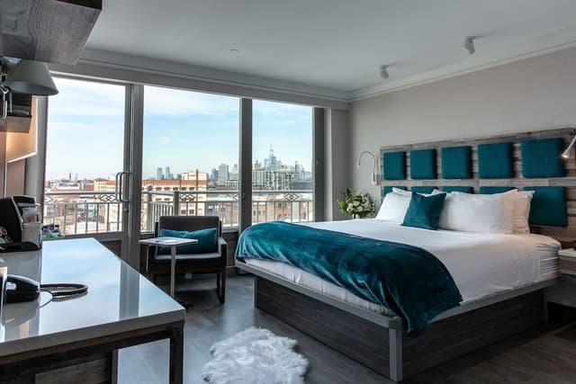Signature Collection Deluxe King Terrace Manhattan View