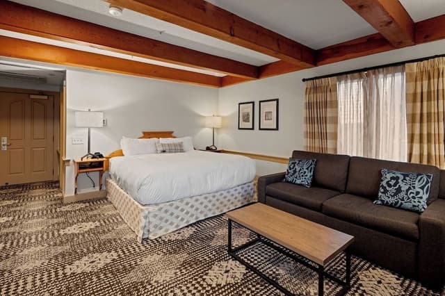 Pinnacle King Room