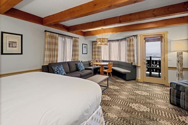 Pinnacle King Room