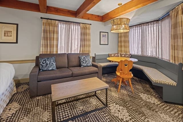 Pinnacle King Room