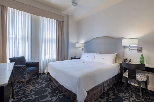Standard Room, 1 Queen Bed, City View (Queen Room (QR))