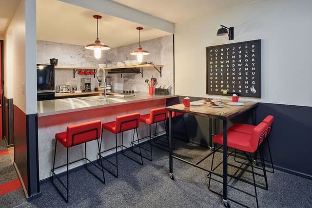 Suite, 2 Bedrooms, Kitchen