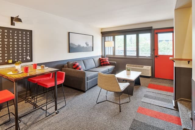 Suite, 2 Bedrooms, Kitchen