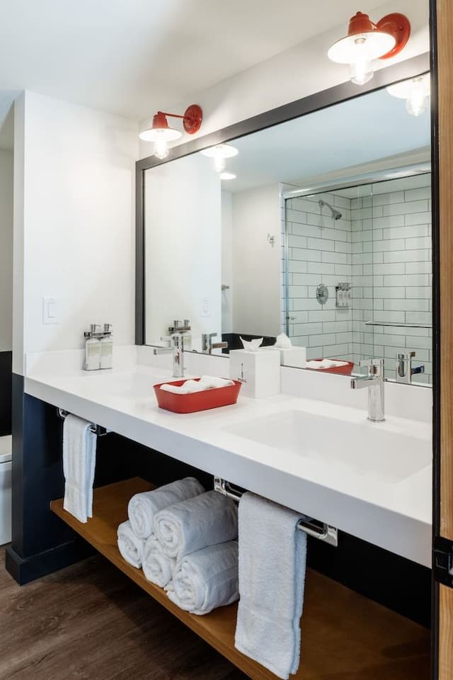 Suite, Multiple Beds, Kitchen